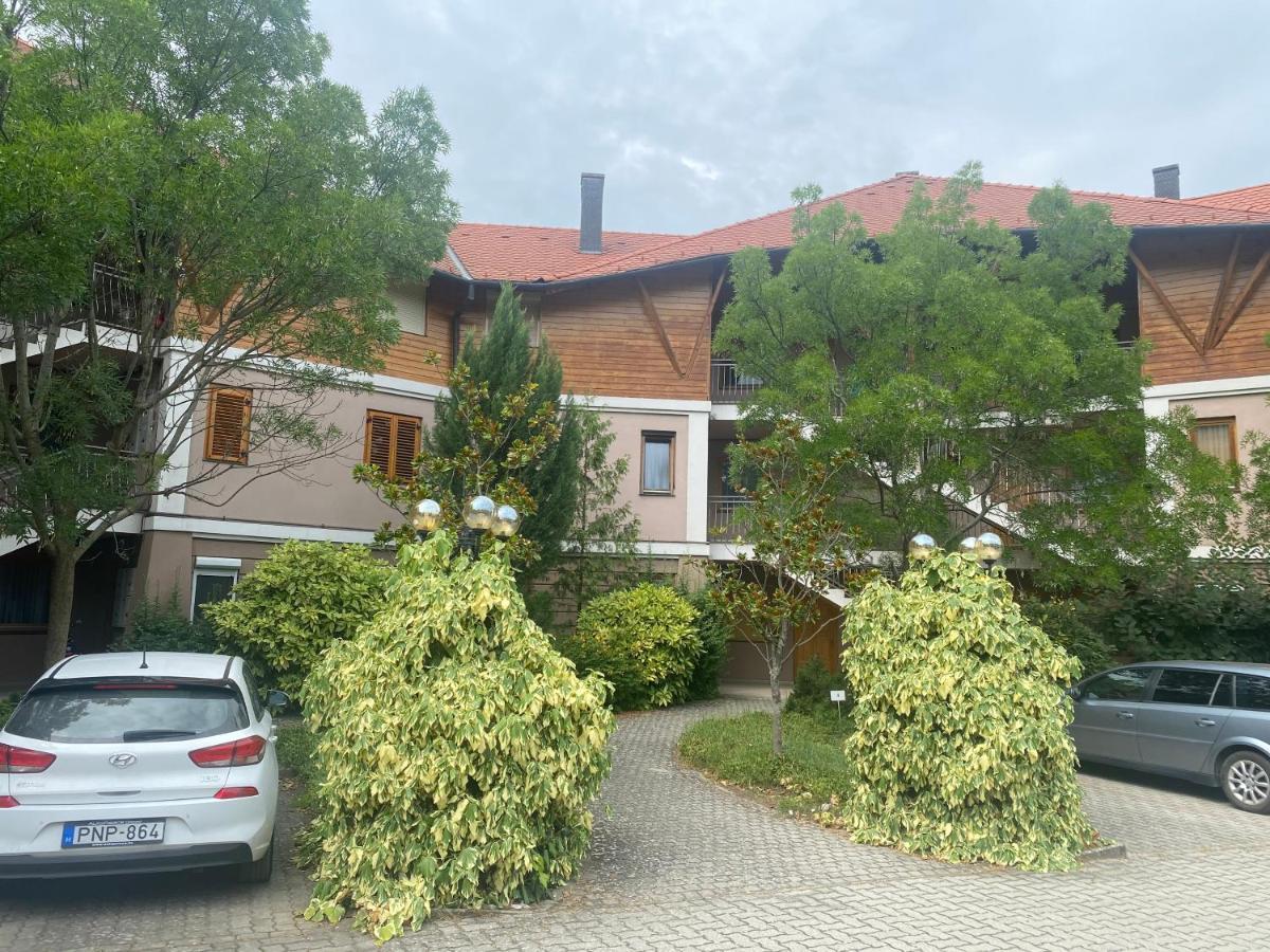 Selyemakácapartman Balatonlelle Exterior foto